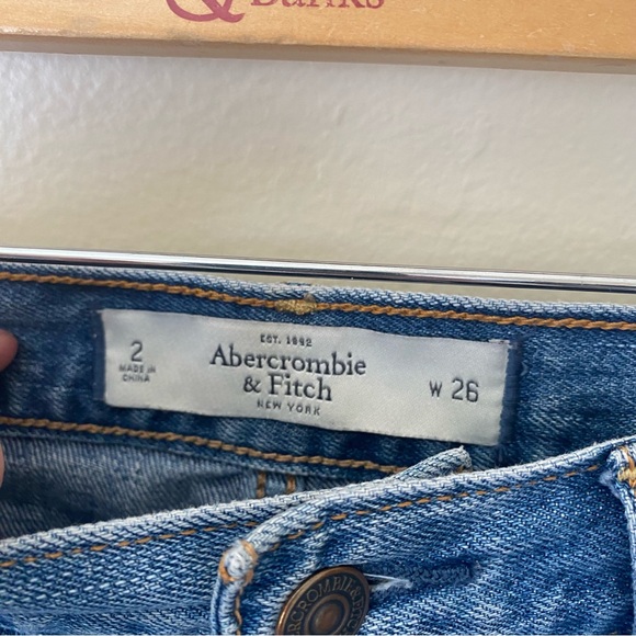 Abercrombie & Fitch Low / Mid Rise Jean Denim Shorts - Picture 4 of 5